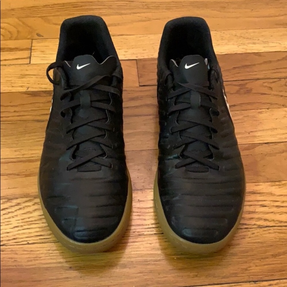 Nike tiempo indoor soccer shoes